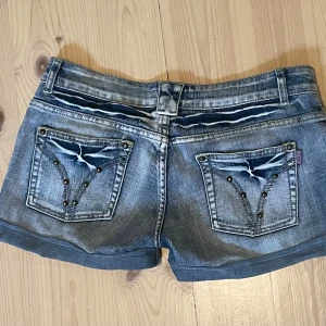Blå jeansshorts  - Snygga blå jeansshorts 