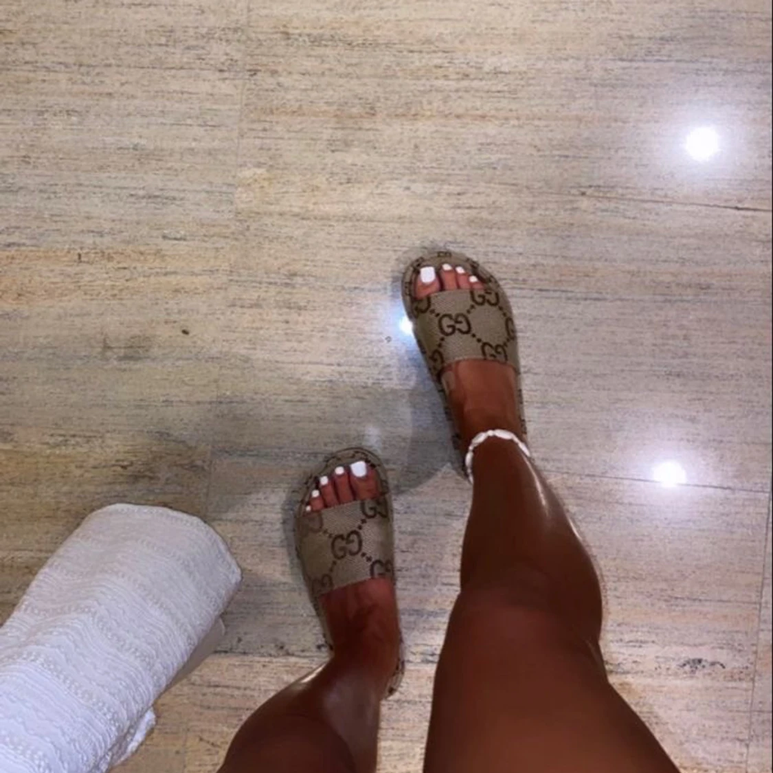 Gucci sandaler med logomönster