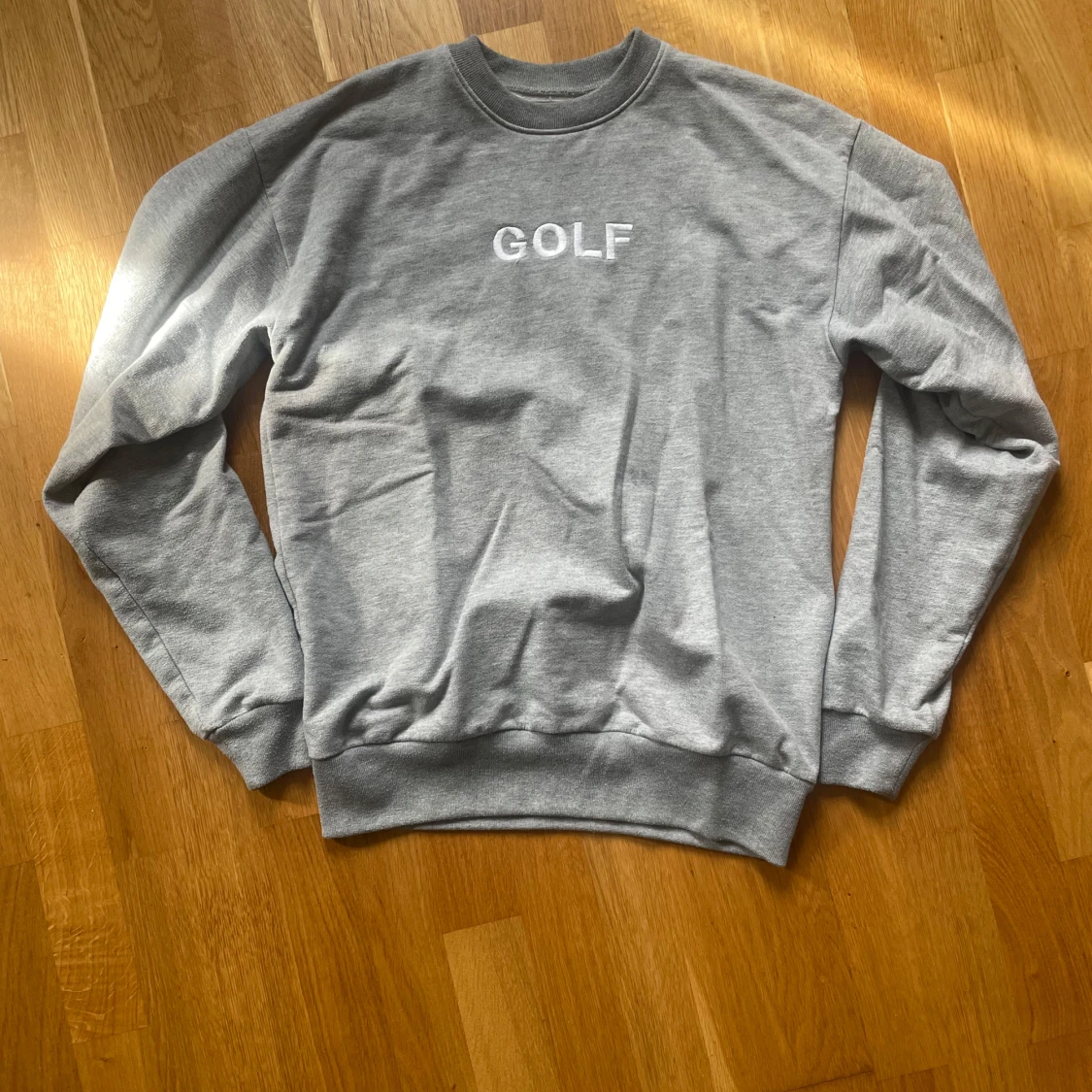 Grå crewneck från Golf Wang