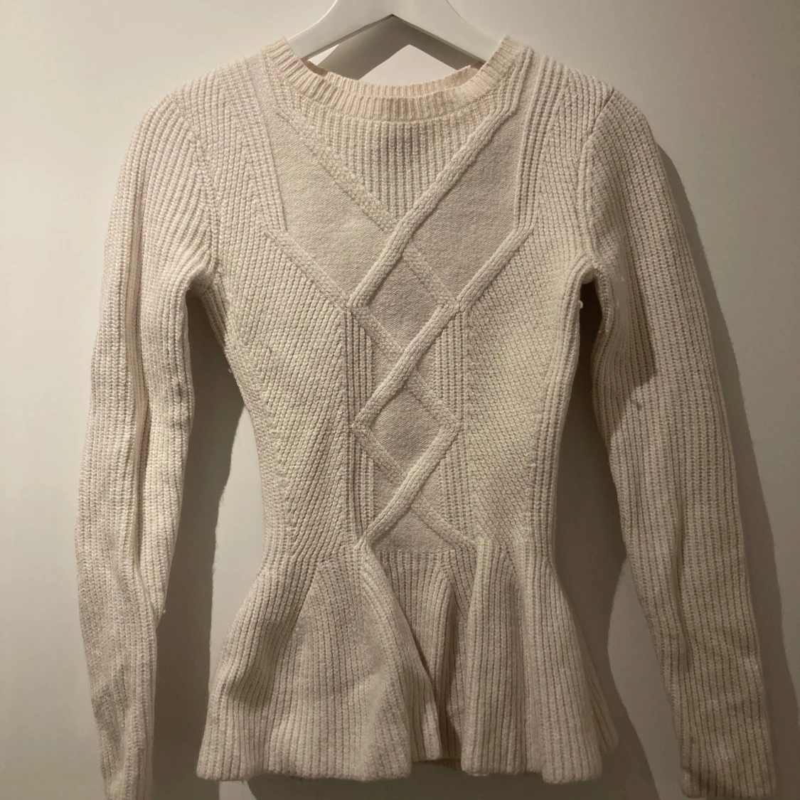 Vit stickad tröja från Ted Baker