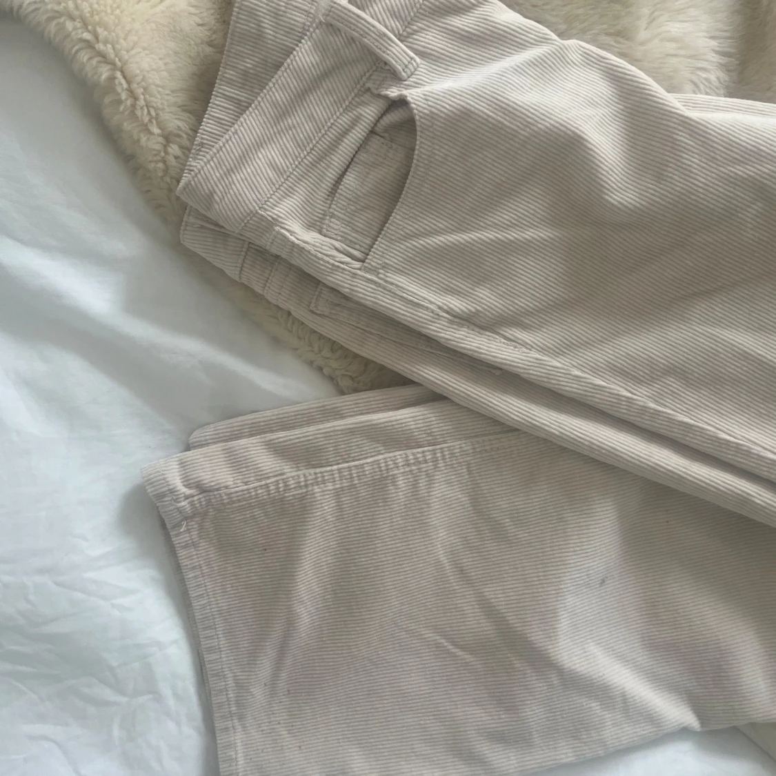 Beiga manchesterbyxor från hm  - 1