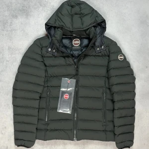 Colmar down jacket - – Condition: 10/10, brand new with tags  – Retail price: 5500 + SEK  The model is 185 cm tall and wears L