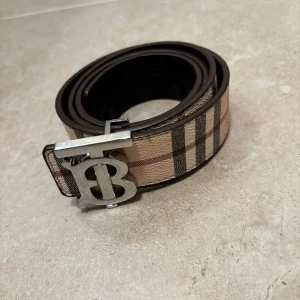 Burberry bält - Helt ny! Går byta t svart!