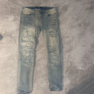 Ljusblå slitna slimfit jeans - Helt oanvända skick 10/10