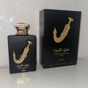 Lattafa - Lattafa Ishq Al Shuyukh Gold. En god söt/läder doft som är inspererad av Tom Ford Eau D’Ombre Leather