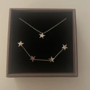 EDBLAD SMYCKEN - Säljer mitt halsband och mitt armband från Edblad i silver. Väldigt sparsamt använda och har därför inga spår av användning. Jag säljer både armbandet och halsbandet för 399kr+frakt. Går även att köpa enskilt. Armband 229kr+frakt. Halsband 170kr+ frakt.💕