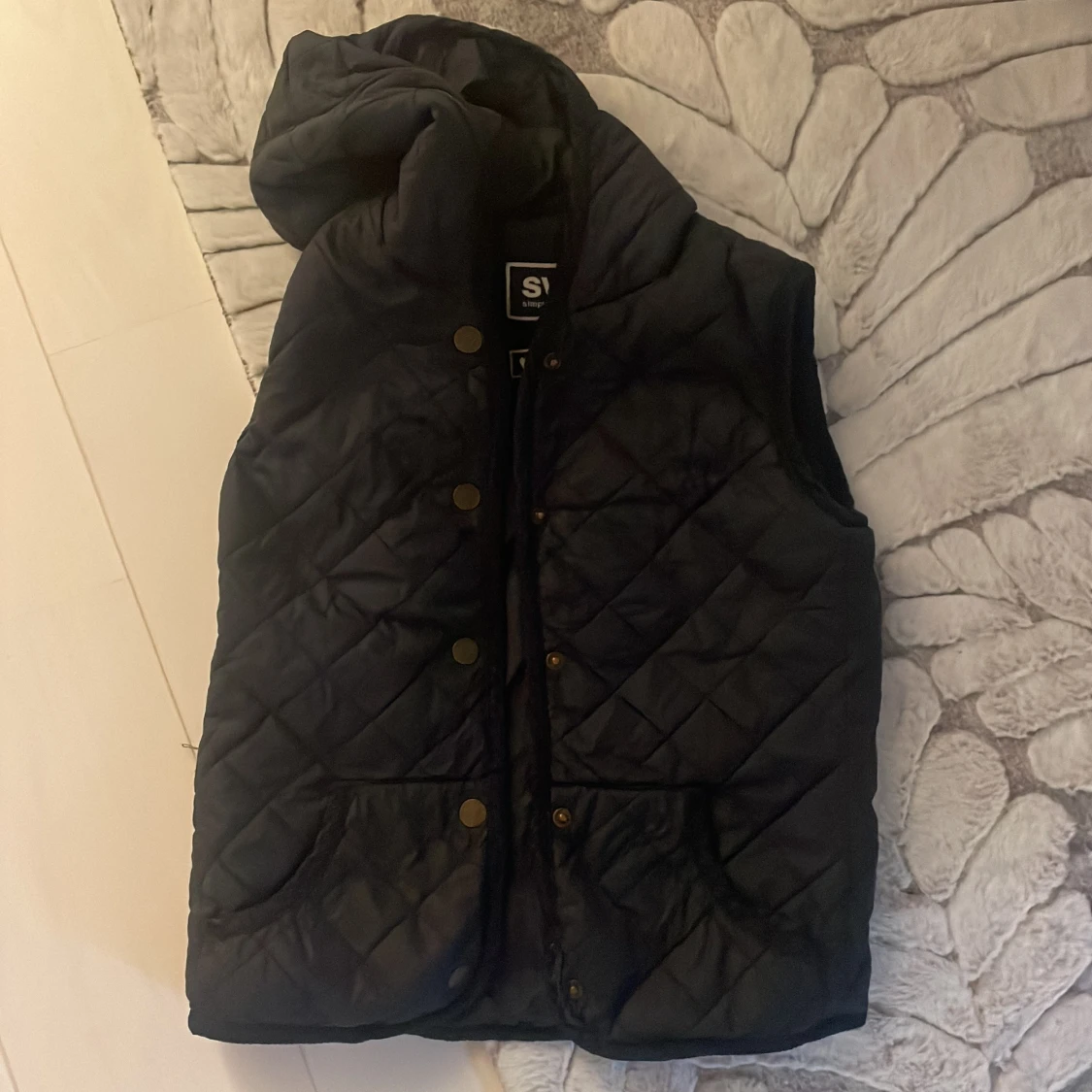 Svart quiltad dunväst från SVEA - 1