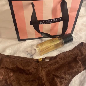 Victoria's Secret parfym Mist Passion - Trosor från Victoria secret är det jag säljer   och även den Fräsch body misten från Victoria's Secret i doften Passion. 