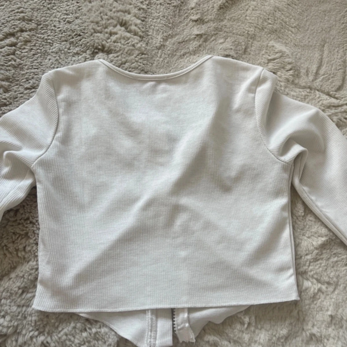 Vit croppad ribbad topp med dragkedja - 4