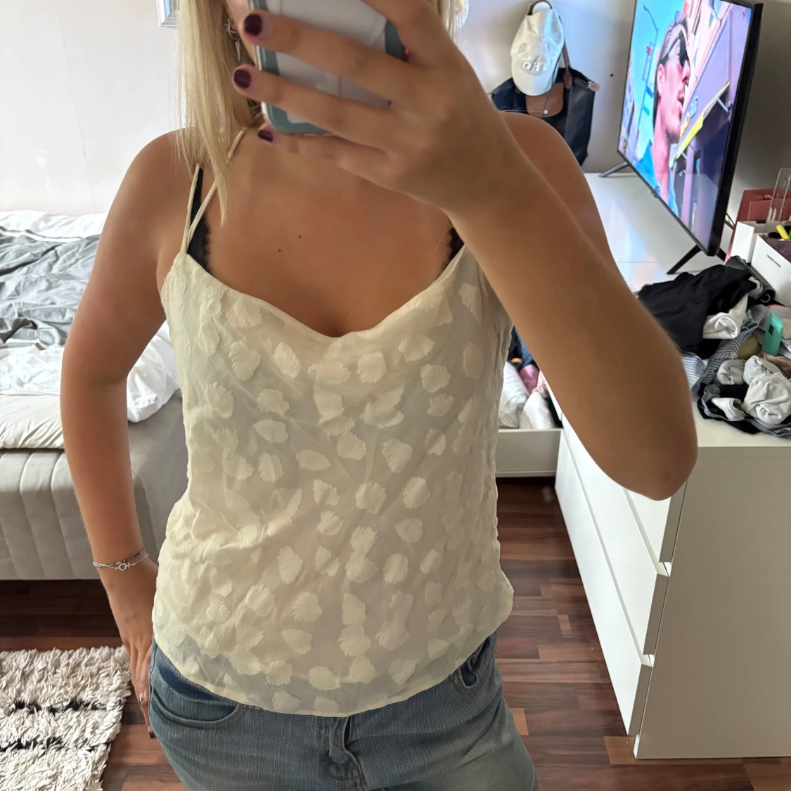 Vit blommig linnetopp