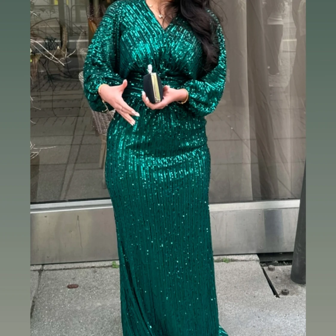 Grön glittrig långklänning med paljetter - 3