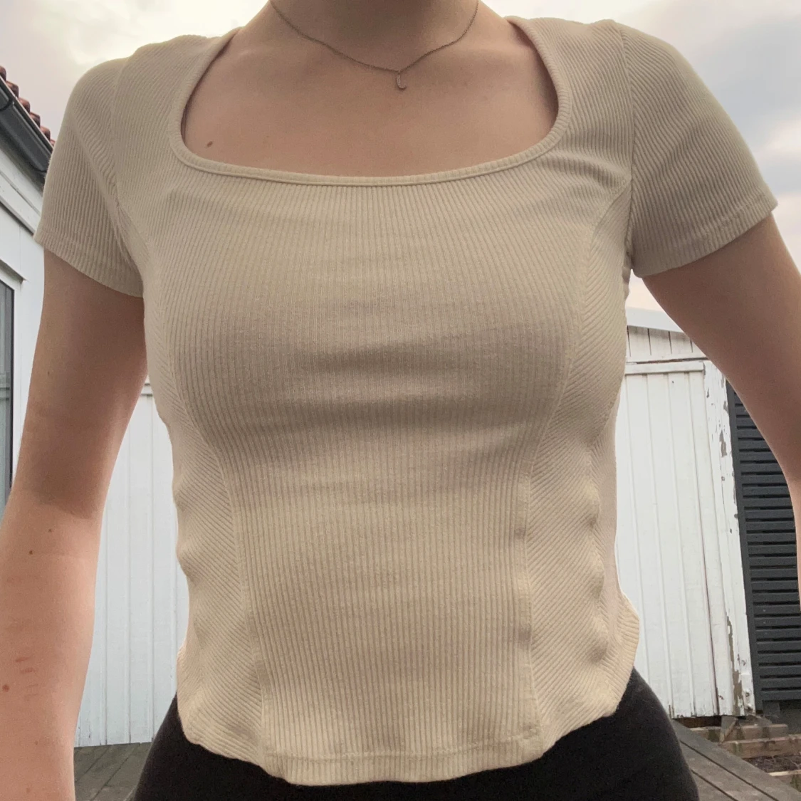 Beige ribbad croppad topp