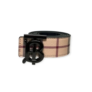 Burberry Bälte - Helt nytt aldrig använt. Storlek 110cm. Kan frakta eller mötas i Stockholm. Postar inom 24 timmar Extra: Bältet är vändbart och går att bäras år båda hållen.
