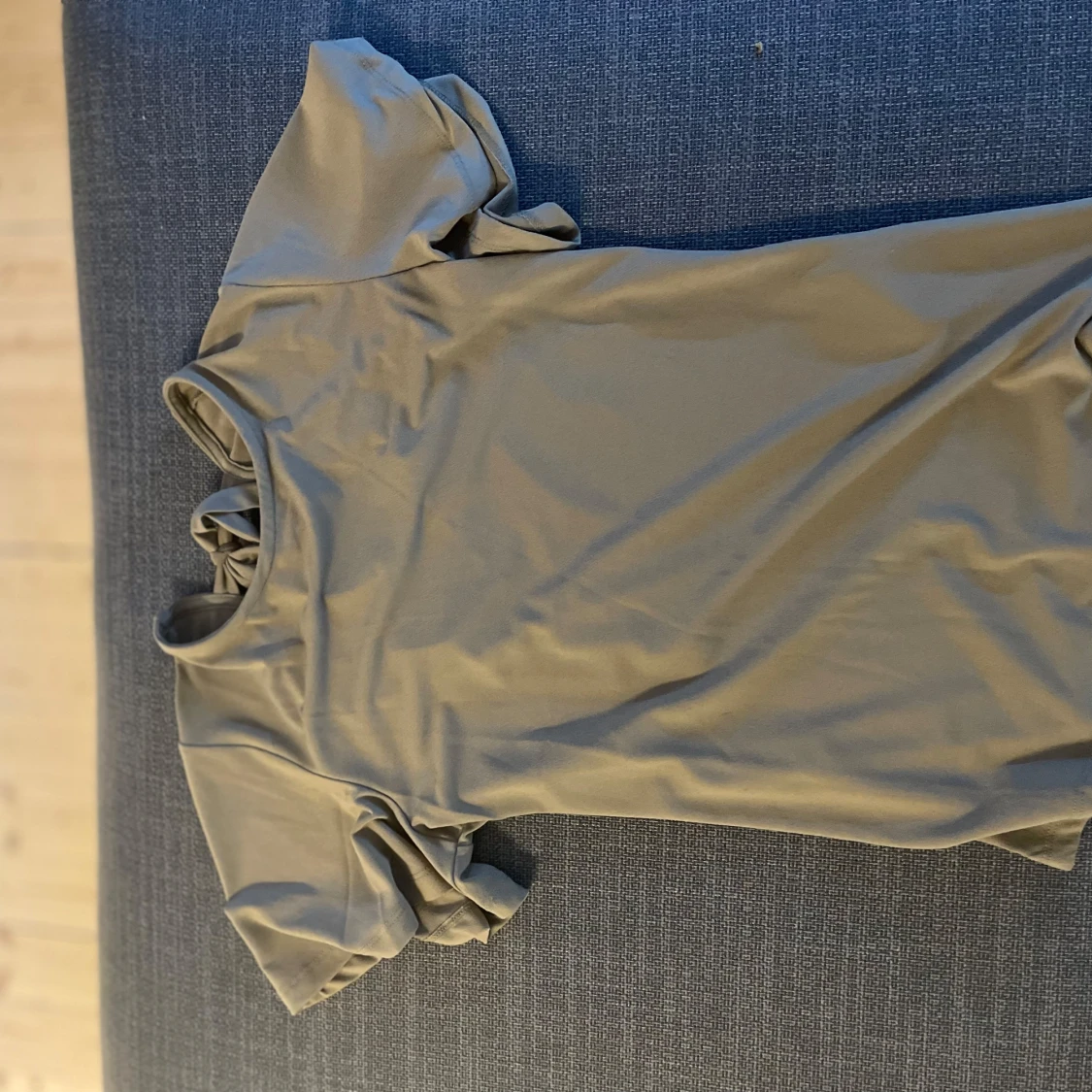 Olivgrön topp med knytning - 3