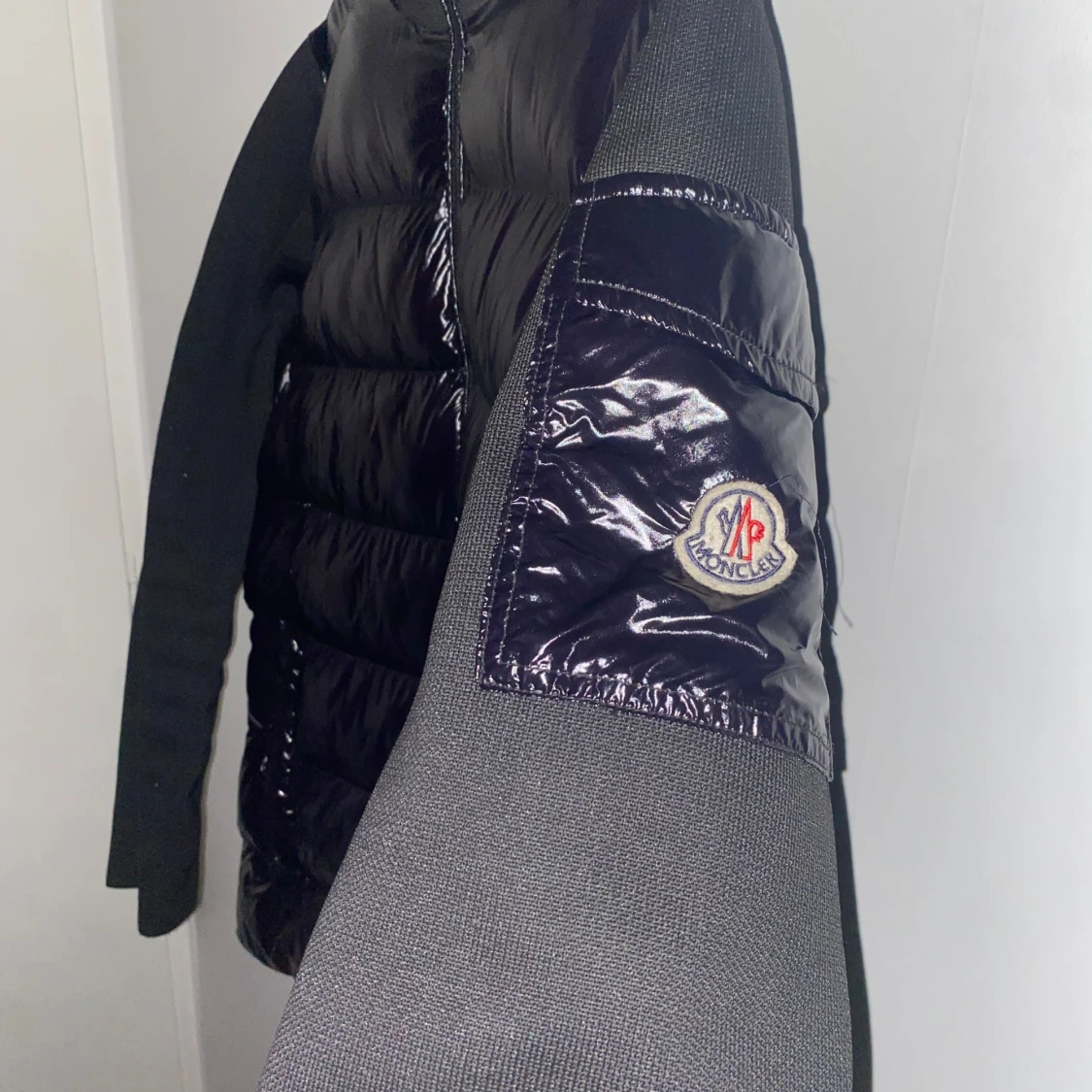 Svart pufferjacka från Moncler - 1