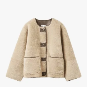 Pälsjacka  - En jätte fin pälsjacka från Carin Wester! Jätte populär och knappast använd. Nypris: 1499kr, skriv för egna bilder❤️❤️