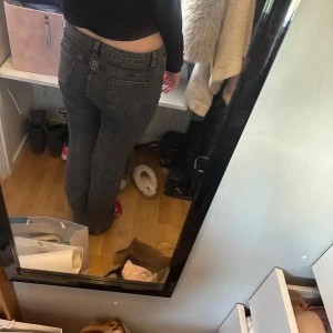 Grå jeansbyxor - Snygga grå bootcut jeans, Shein, stl 38/M, stretchigt material, mycket bra skick, pris kan diskuteras