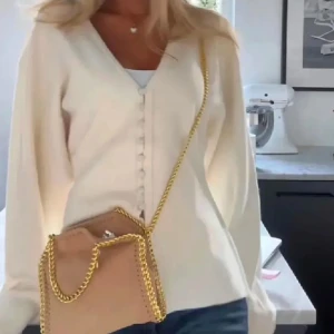 Gina Tricot cardigan  - Superfin tröja ifrån ginatricot, oanvänd💕