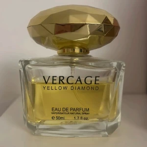 Yellow diamonf parfym - Yellow diamond parfym i 50 ml men lite mindre kvar. (Den är ej äkta!)