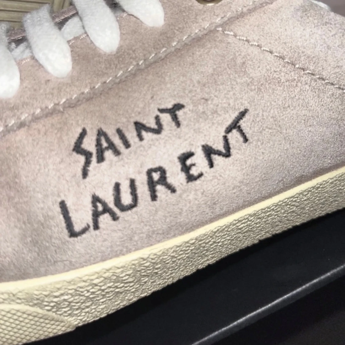 Beige mocka sneakers från Saint Laurent - 3