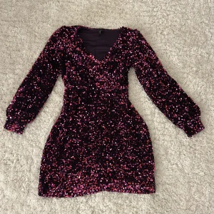 Paljettklänning från Vero Moda - Snygg paljettklänning från Vero Moda 