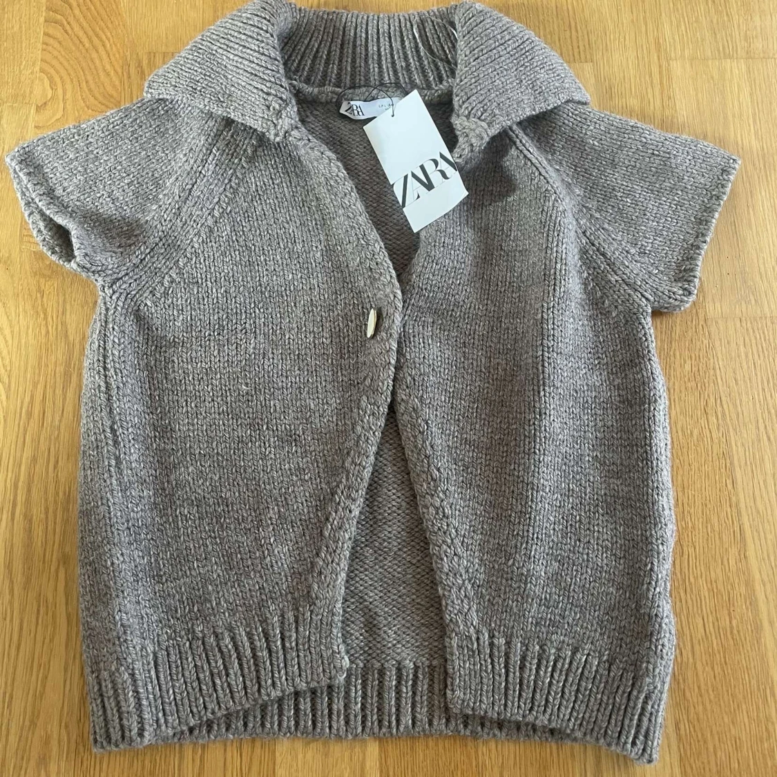 Grå stickad kofta från Zara