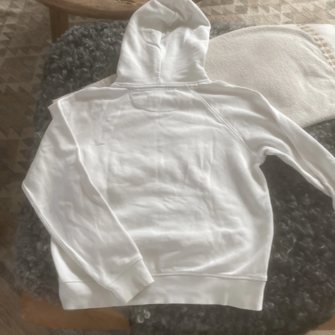 Vit hoodie från GANT - 1