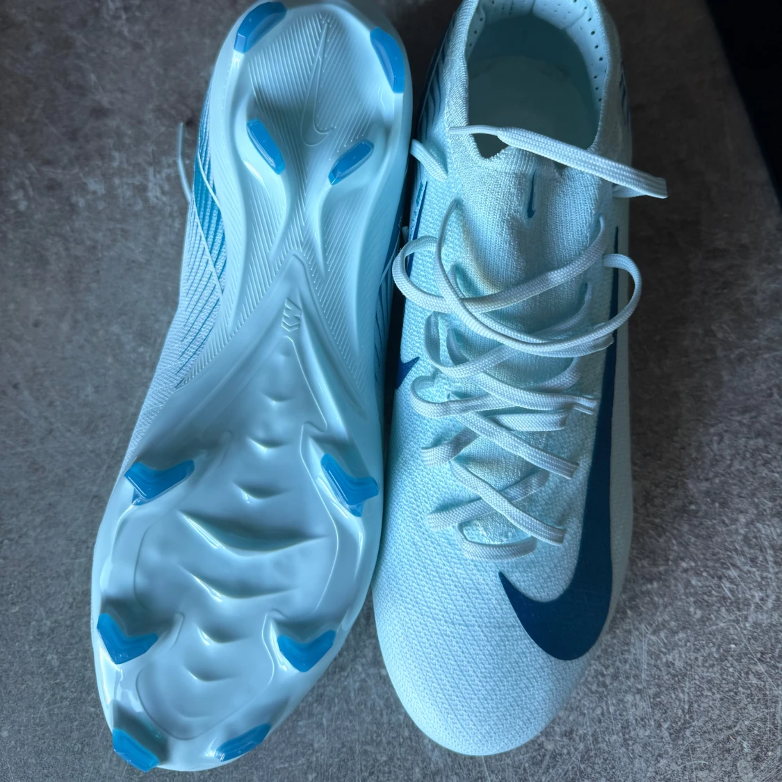 Nike fotbollsskor i ljusblått - 4