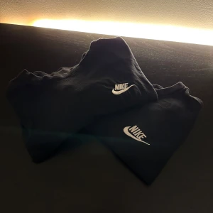 Nike T-shirts - [Två stycken Nike T-shirts] [Storlek: S] [Hör gärna av dig vid andra bilder eller frågor!]