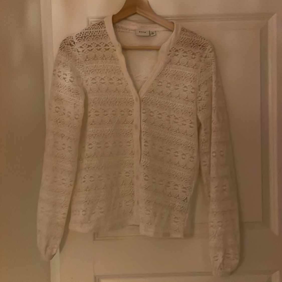 Vit spetskofta från VILA - 1