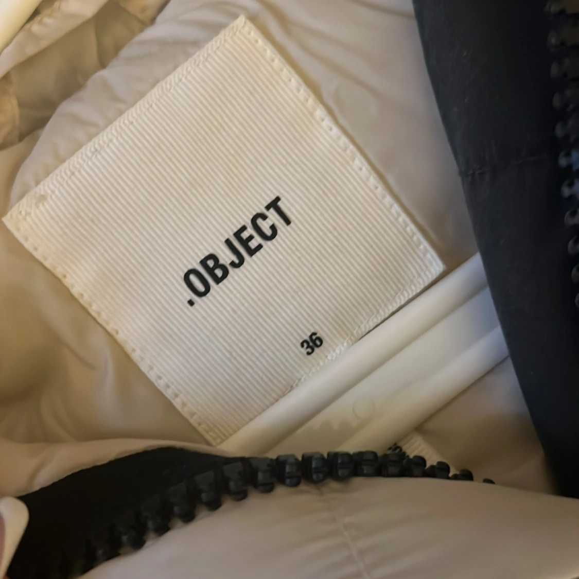 Svart dunväst från Object - 2