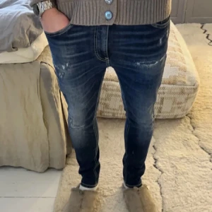 Dondup jeans  - Tja säljer nu mina galet snygga dondup Alex jeans då dom inte passar mig. Nyskick! Passar 170-180 ish. Tveka inte att höra av er vid frågor! Fraktar eller möts upp i stockholm. 