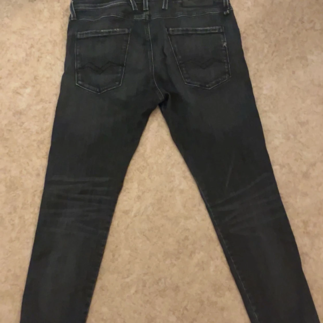 Mörkgråa jeans från Replay - 1