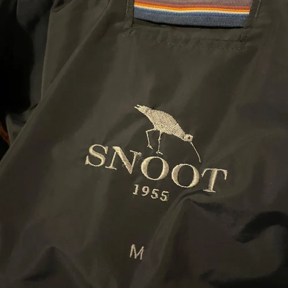 Säljer nu denna mörkblåa snoot jacka, skriv för fler bilder/frågor🙌🏼. Takit.