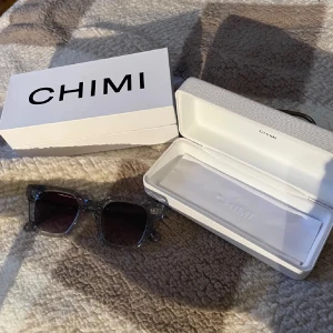 Chimi 04 grå - Grå chimis i modell 04! Inga synliga defekter då de endast är 1 år gamla 💞 säljer då de ej kommer till användning längre ☺️Pris kan diskuteras vi snabb affär!