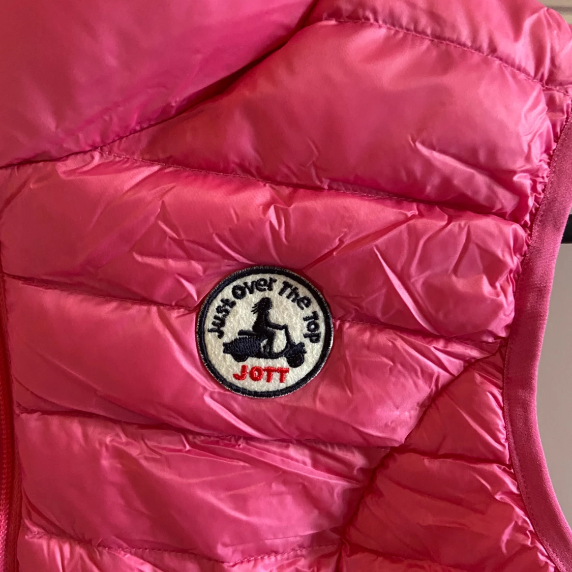 Rosa dunväst från JOTT - 2