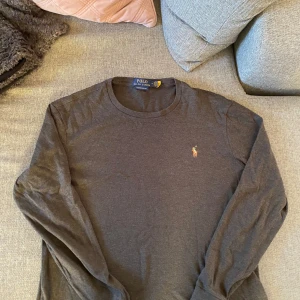 Ralph Lauren sweatshirt - En stilig Ralph Lauren sweatshirt med ett skönt material perfekt inför sommaren 
