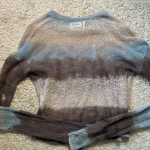 Långärmad topp Weekday  - Långärmad topp från Weekday, storlek M. 