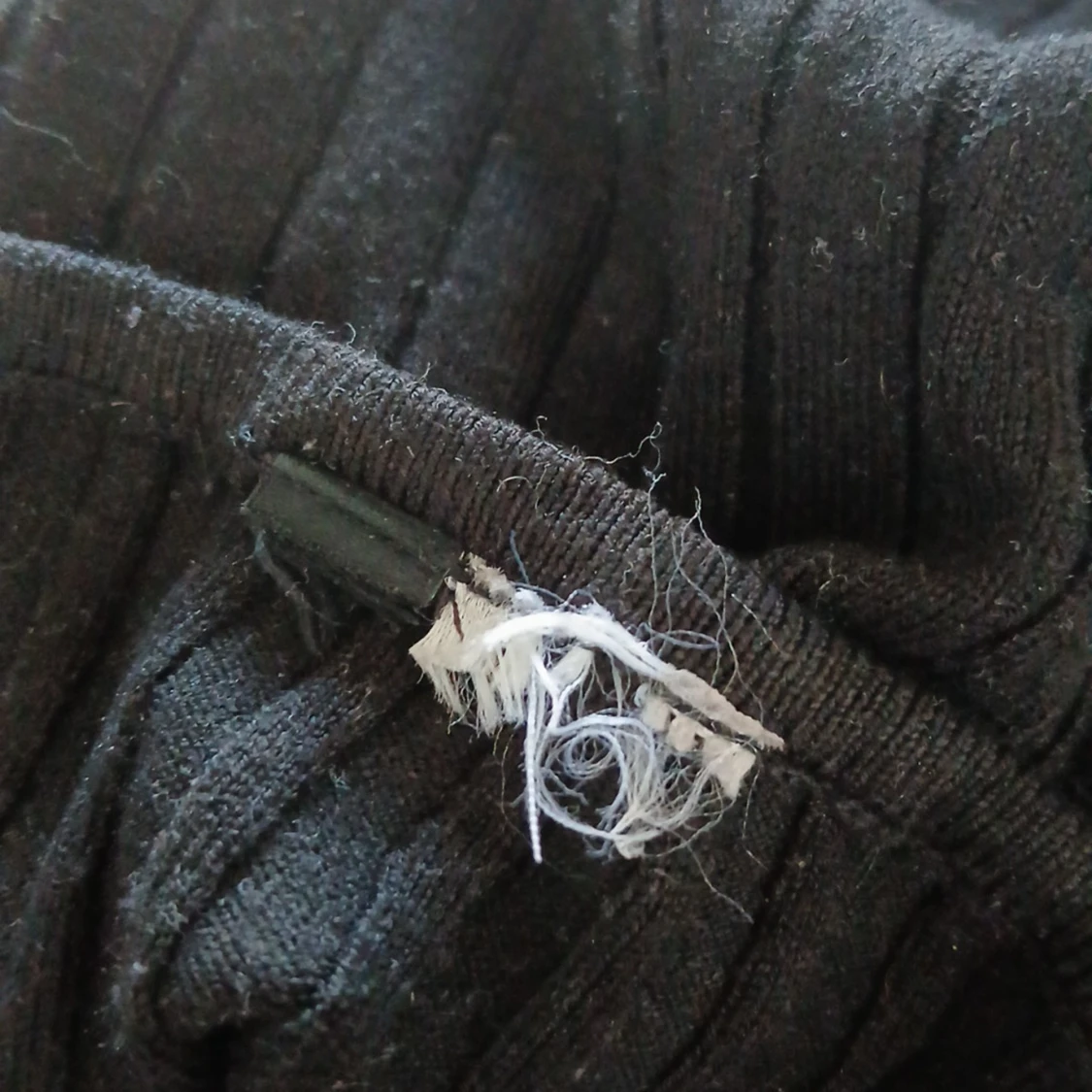 Svart ribbad croppad linnetopp - 2