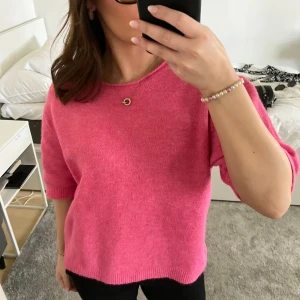 Rosa stickad T-shirt - Helt ny, aldrig använd!! 