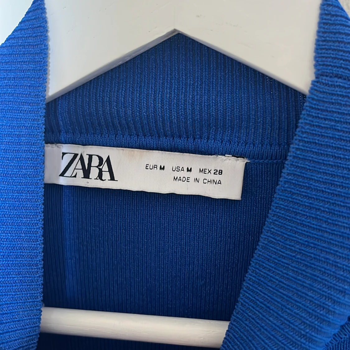 Blå långärmad cut out klänning Zara - 3