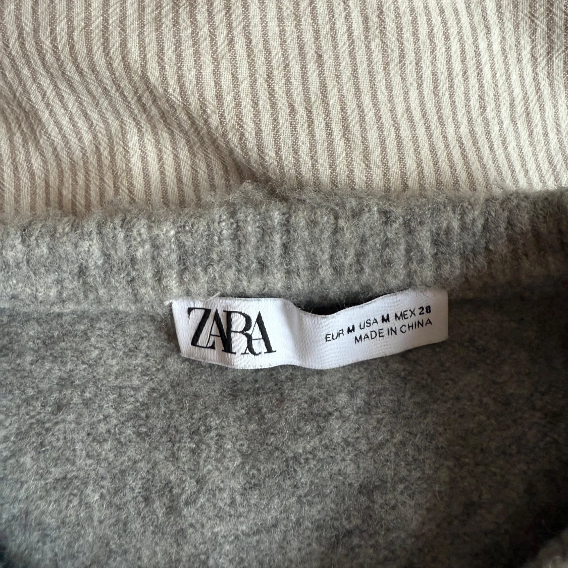 Grå stickad topp från Zara - 4