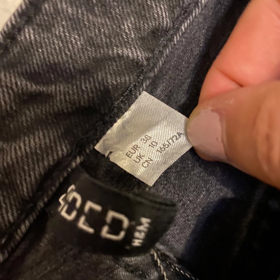 Svarta bootcut jeans från H&M - 2
