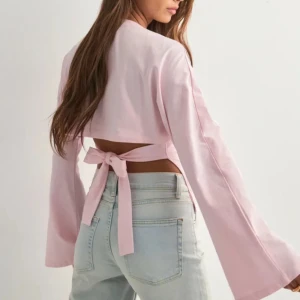 Rosa topp med knytning i ryggen - Jättesöt tröja med lappen kvar i storlek XXS, säljer då den ej kommer komma till användning, köpt för 300kr🩷