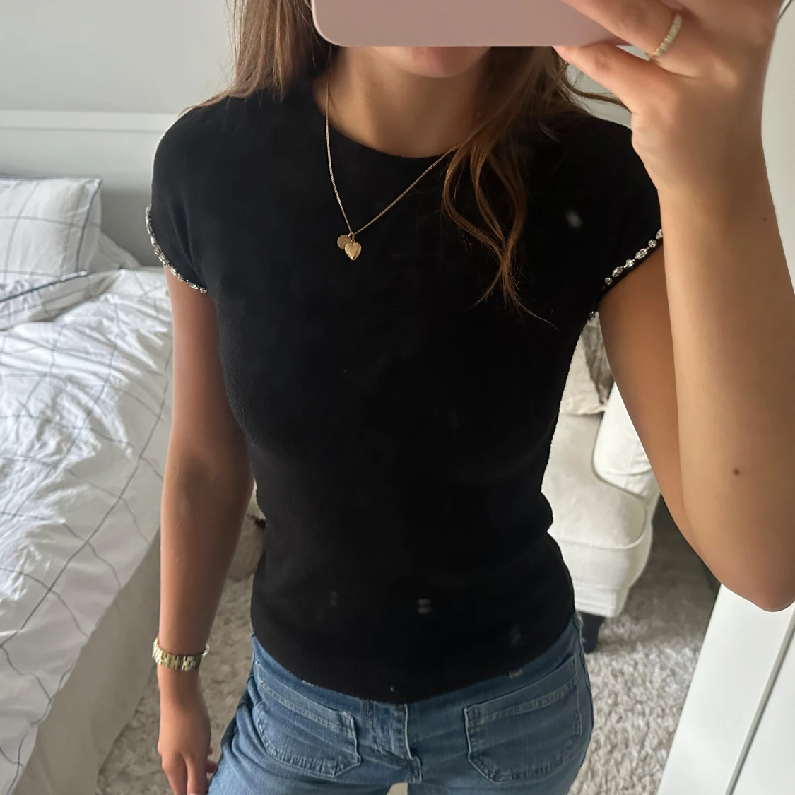 Svart stickad topp med pärldetaljer - 1