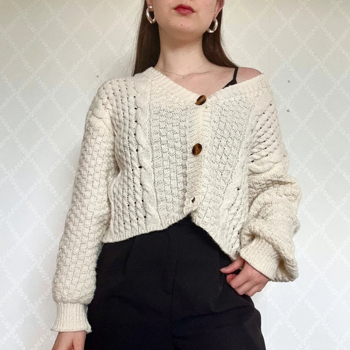 Stickad kofta med knappar - 1