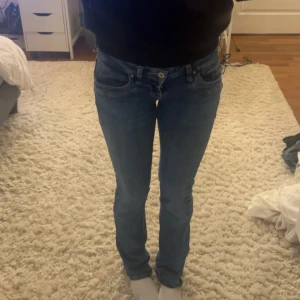 Ltb jeans valerie - Jättefina jeans från Ltb i modellen valerie. Storlek 25/36, perfekt för lite längre tjejer. 