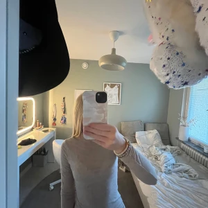 intimissmi tröja 💞 - Jätte skön och fin intimissmi tröja! I storlek S, har haft den sen jul men inte använd så många gånger, köpt för 500kr! 