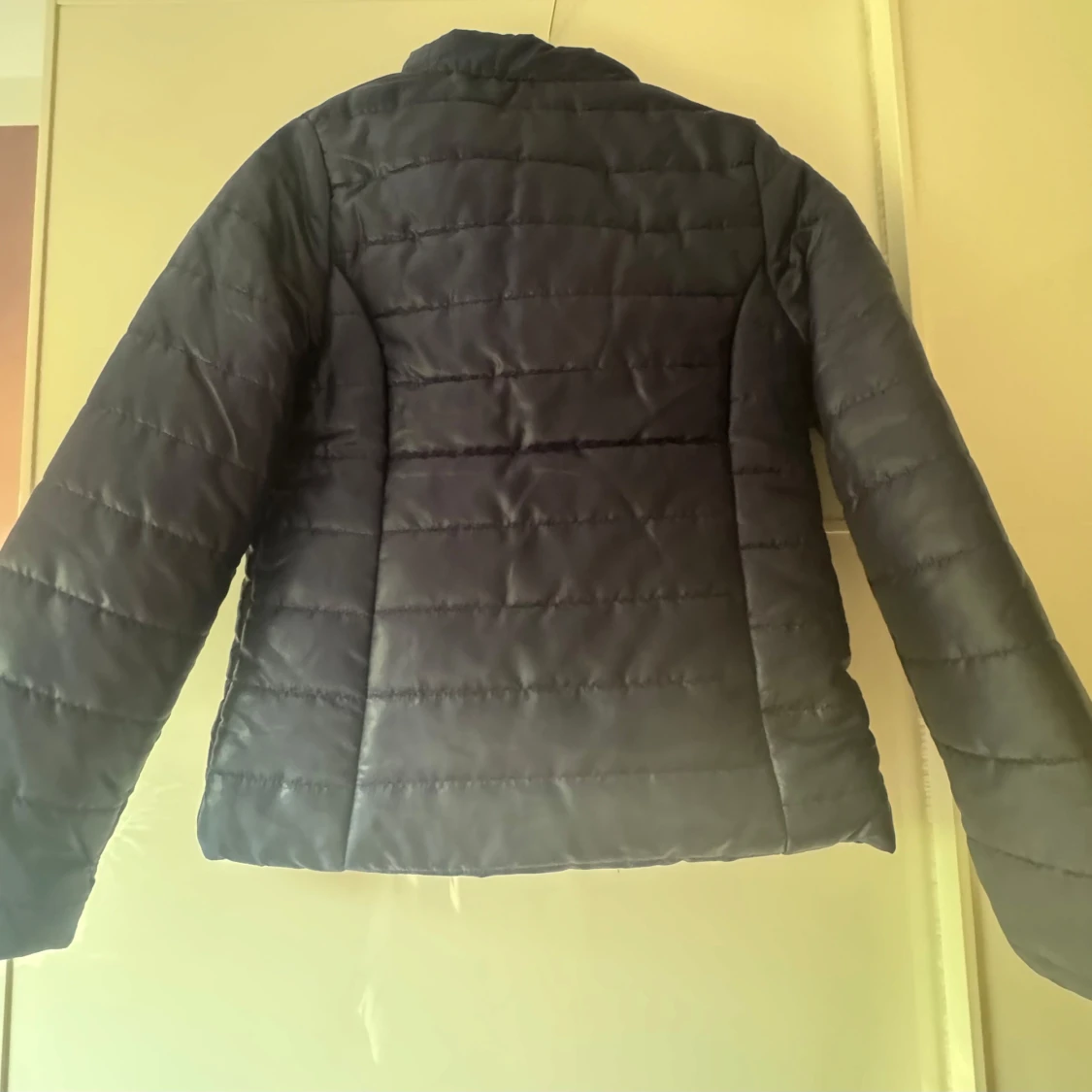 Ny. Mörkblå quiltad pufferjacka stl 34/36 - 2