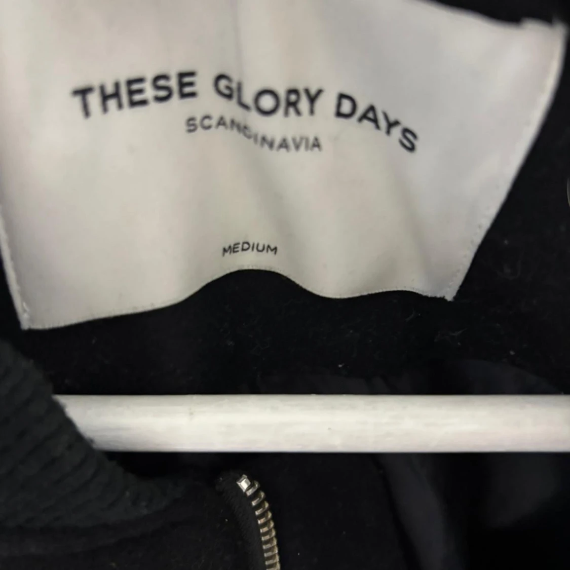 Svart vår/höstjacka från These Glory Days - 3